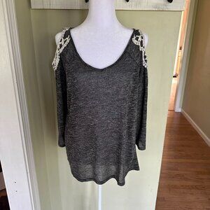 Shoulder Exposing Top